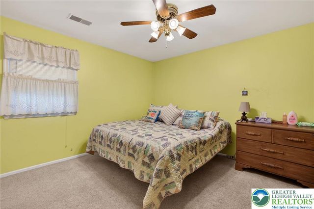 7914 Woodsbluff Run, Upper Macungie Twp, PA 18051