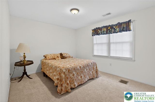 7914 Woodsbluff Run, Upper Macungie Twp, PA 18051