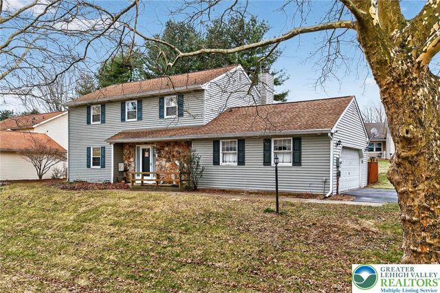 7914 Woodsbluff Run, Upper Macungie Twp, PA 18051