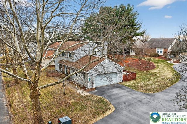 7914 Woodsbluff Run, Upper Macungie Twp, PA 18051