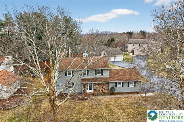 7914 Woodsbluff Run, Upper Macungie Twp, PA 18051