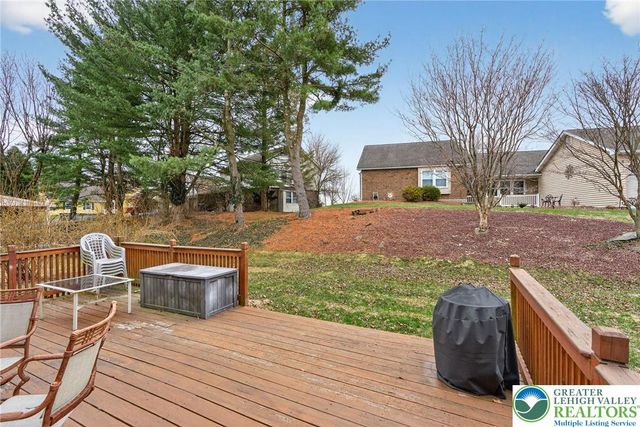 7914 Woodsbluff Run, Upper Macungie Twp, PA 18051