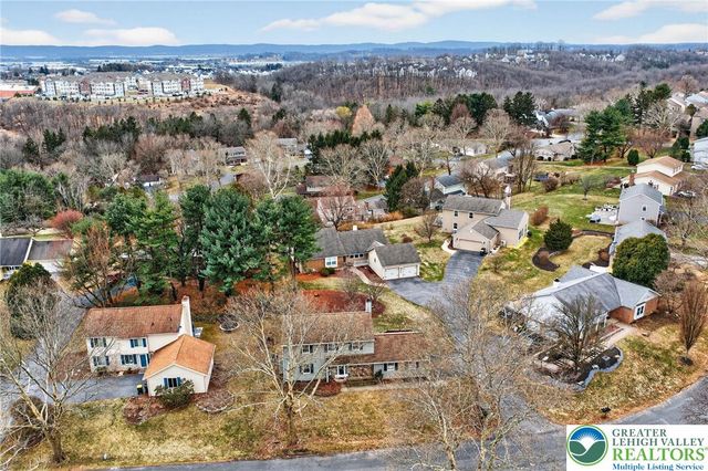 7914 Woodsbluff Run, Upper Macungie Twp, PA 18051