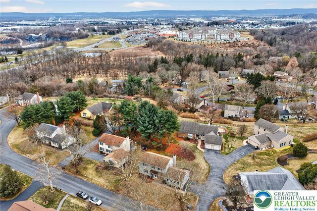 7914 Woodsbluff Run, Upper Macungie Twp, PA 18051