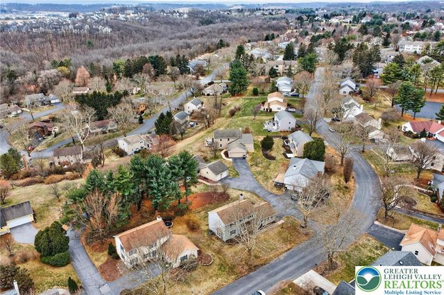 7914 Woodsbluff Run, Upper Macungie Twp, PA 18051