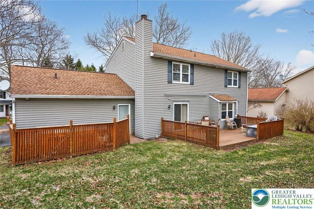 7914 Woodsbluff Run, Upper Macungie Twp, PA 18051