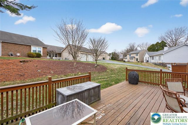 7914 Woodsbluff Run, Upper Macungie Twp, PA 18051