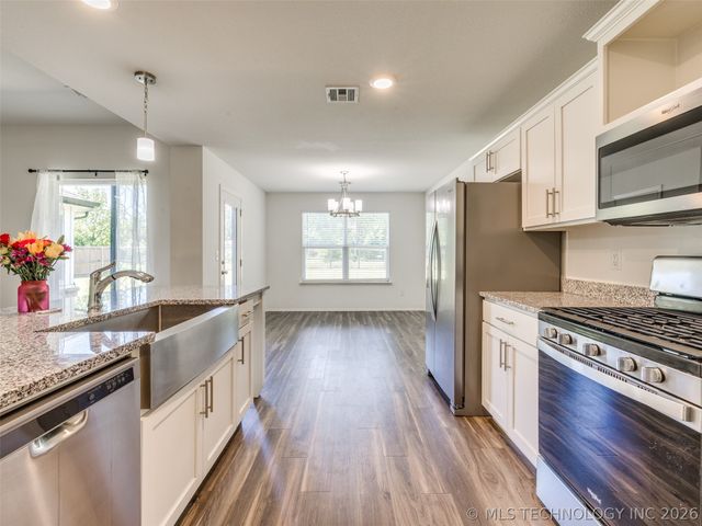 13426 S 93rd East Avenue, Bixby, OK 74008