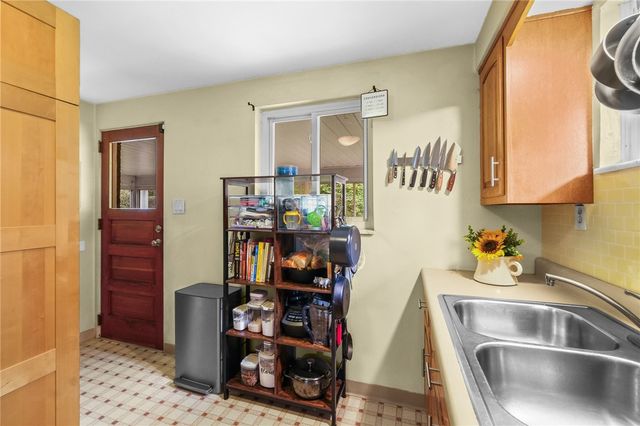 1654 Hollyrood Rd, Baldwin Boro, PA 15227