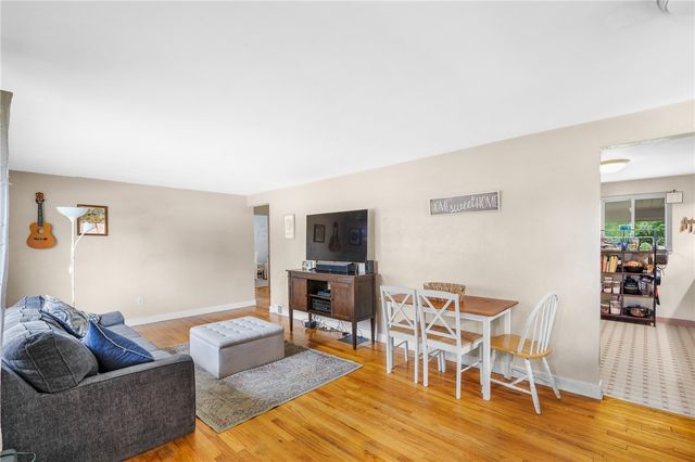 1654 Hollyrood Rd, Baldwin Boro, PA 15227