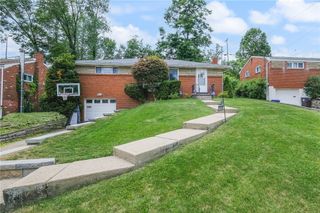 1654 Hollyrood Rd, Baldwin Boro, PA 15227