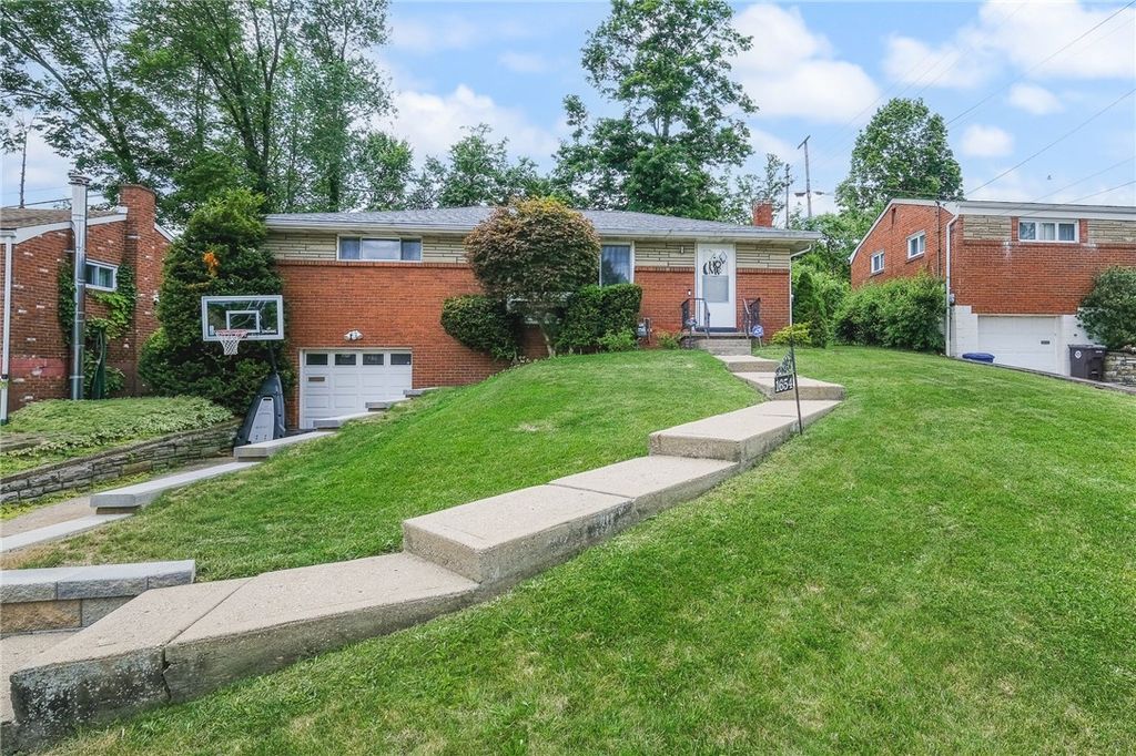 1654 Hollyrood Rd, Baldwin Boro, PA 15227