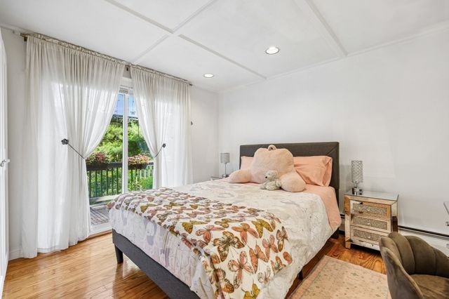 141 Hale St 2, Beverly, MA 01915