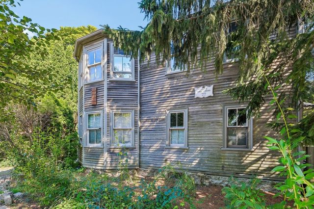 141 Hale St 2, Beverly, MA 01915