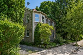 141 Hale St 2, Beverly, MA 01915