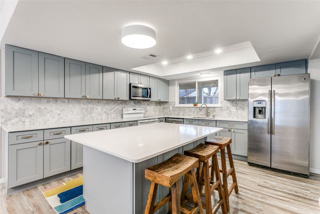 1225 Sleepy Hollow Court, Grapevine, TX 76051