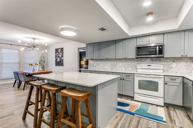 1225 Sleepy Hollow Court, Grapevine, TX 76051