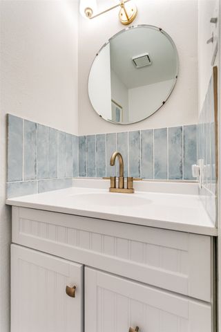 1225 Sleepy Hollow Court, Grapevine, TX 76051