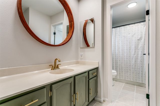 1225 Sleepy Hollow Court, Grapevine, TX 76051