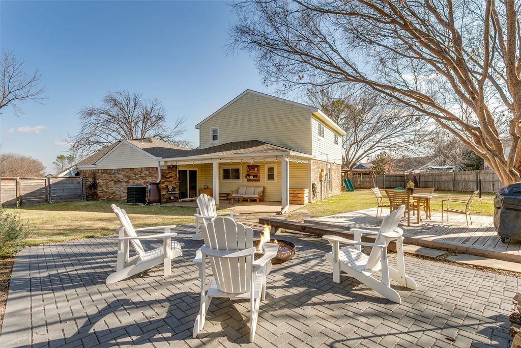 1225 Sleepy Hollow Court, Grapevine, TX 76051