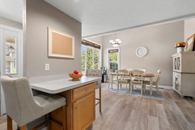 864 Brockton Ave 864, Abington, MA 02351