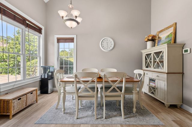 864 Brockton Ave 864, Abington, MA 02351