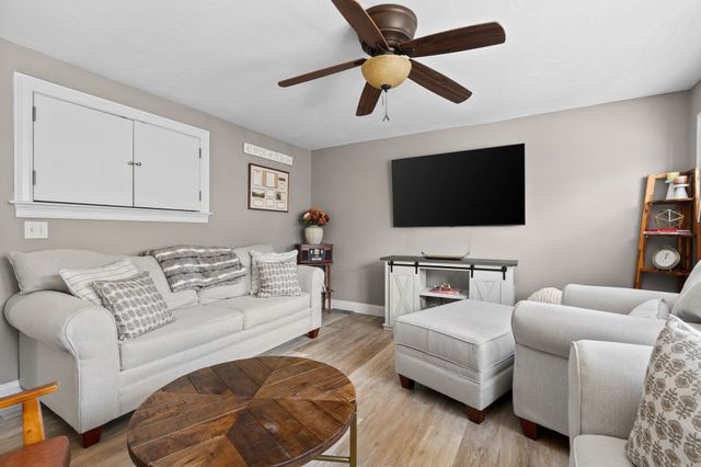 864 Brockton Ave 864, Abington, MA 02351