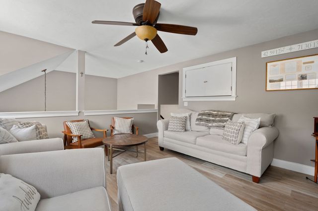 864 Brockton Ave 864, Abington, MA 02351