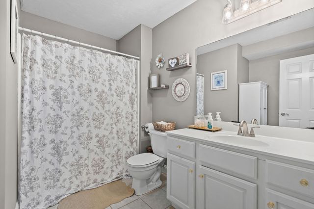 864 Brockton Ave 864, Abington, MA 02351