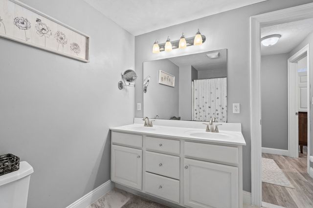 864 Brockton Ave 864, Abington, MA 02351