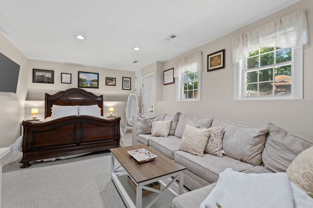 864 Brockton Ave 864, Abington, MA 02351