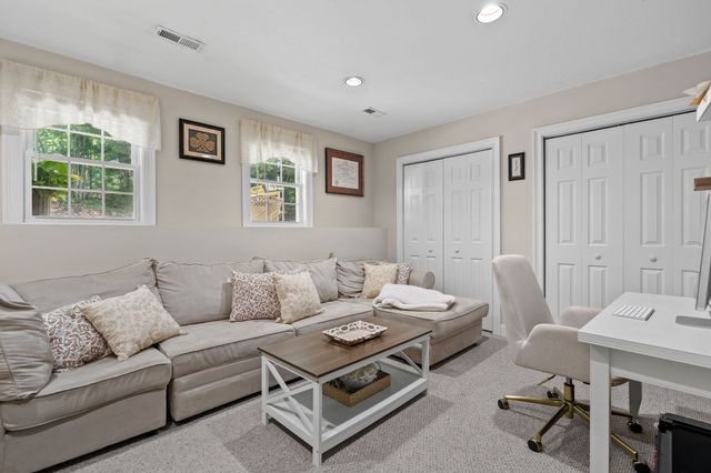864 Brockton Ave 864, Abington, MA 02351