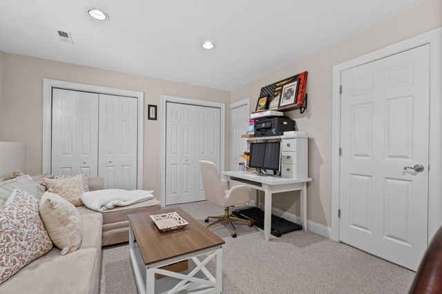864 Brockton Ave 864, Abington, MA 02351