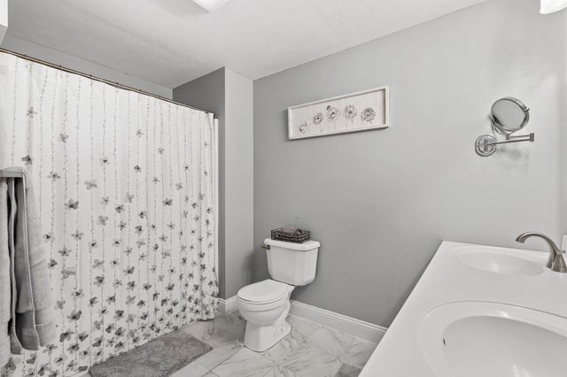 864 Brockton Ave 864, Abington, MA 02351