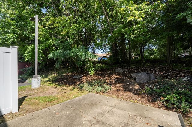 864 Brockton Ave 864, Abington, MA 02351