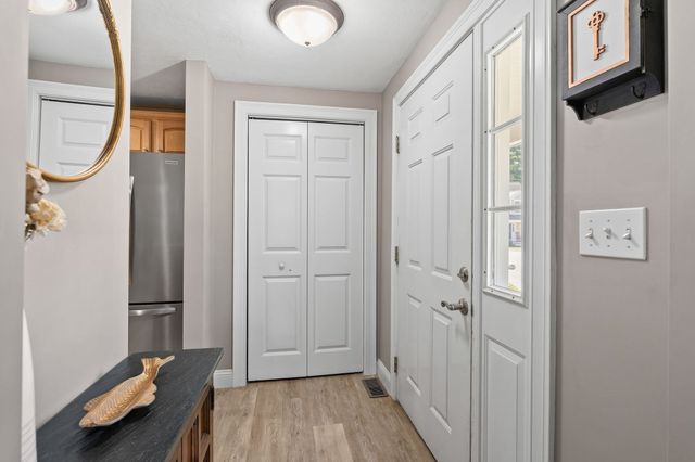 864 Brockton Ave 864, Abington, MA 02351