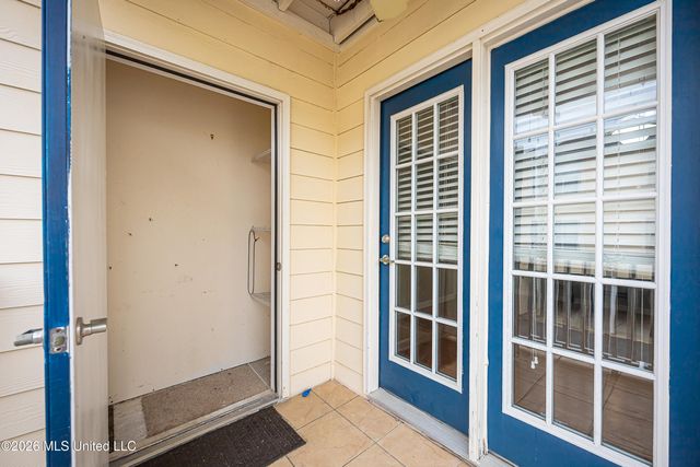 2421 Beachview Drive, G-13, Ocean Springs, MS 39564