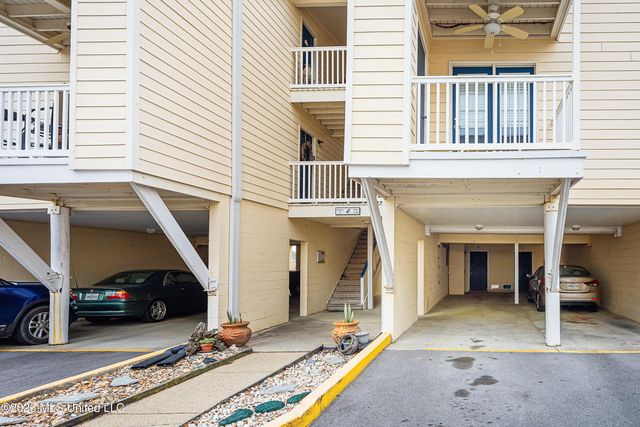 2421 Beachview Drive, G-13, Ocean Springs, MS 39564