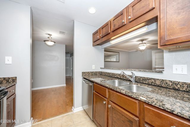 2421 Beachview Drive, G-13, Ocean Springs, MS 39564