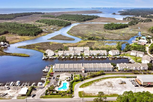 2421 Beachview Drive, G-13, Ocean Springs, MS 39564
