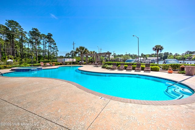 2421 Beachview Drive, G-13, Ocean Springs, MS 39564