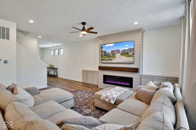 6624 Timberline Trail, Whitestown, IN 46075