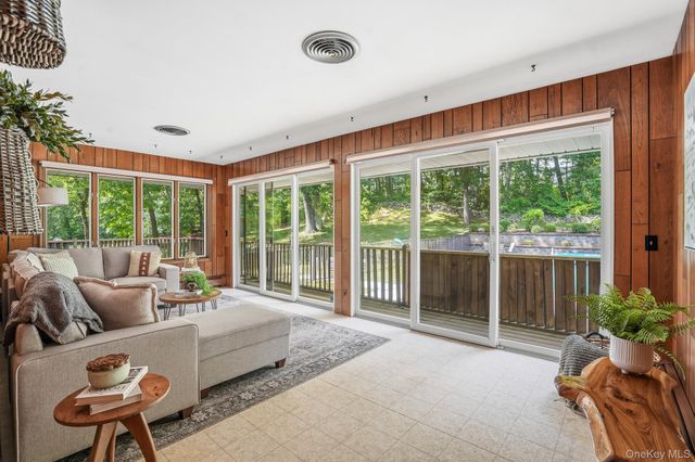 21 Vail Road, Poughkeepsie, NY 12603