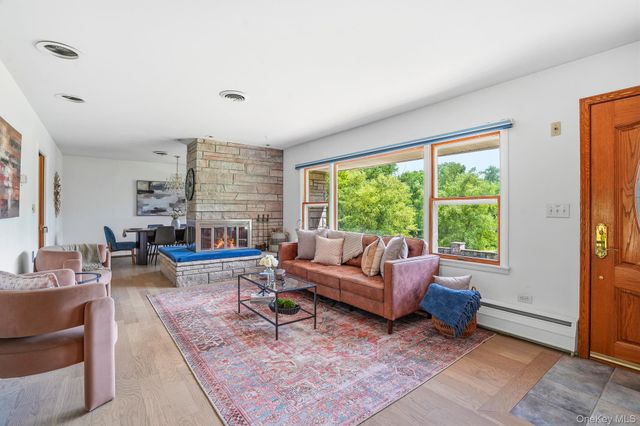 21 Vail Road, Poughkeepsie, NY 12603