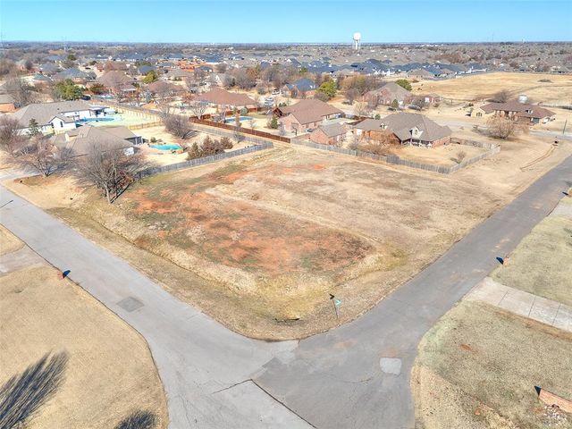 13033 SW 10th Street, Yukon, OK 73099