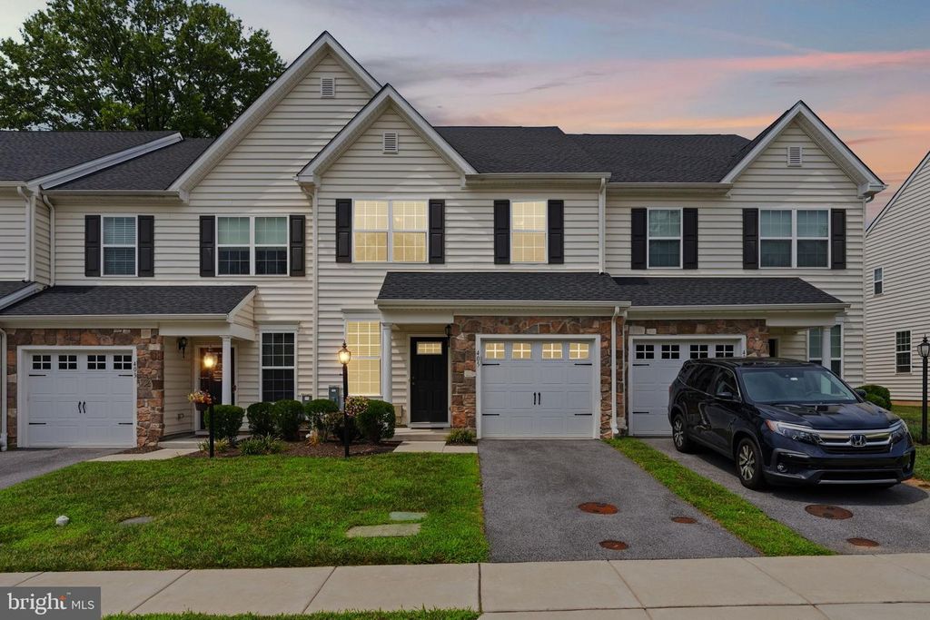 405 SWEET BAY LN, NORRISTOWN, PA 19403 — exterior