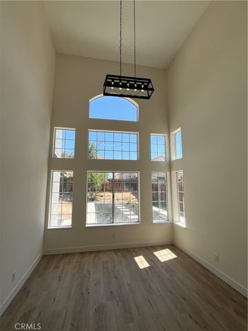 13281 Luna Rd, Victorville, CA 92392
