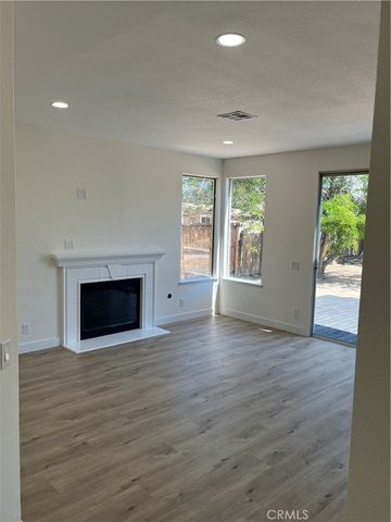13281 Luna Rd, Victorville, CA 92392