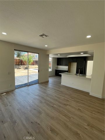 13281 Luna Rd, Victorville, CA 92392