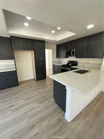 13281 Luna Rd, Victorville, CA 92392